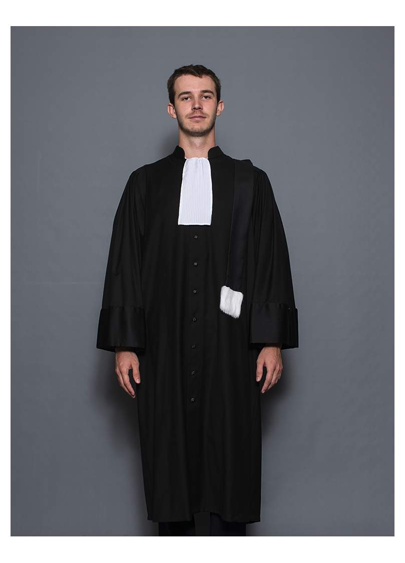 Robe Avocat Stagiaire - La Légendaire (Luxembourg) Robe Avocat Stagiaire - La Légendaire (Luxembourg)